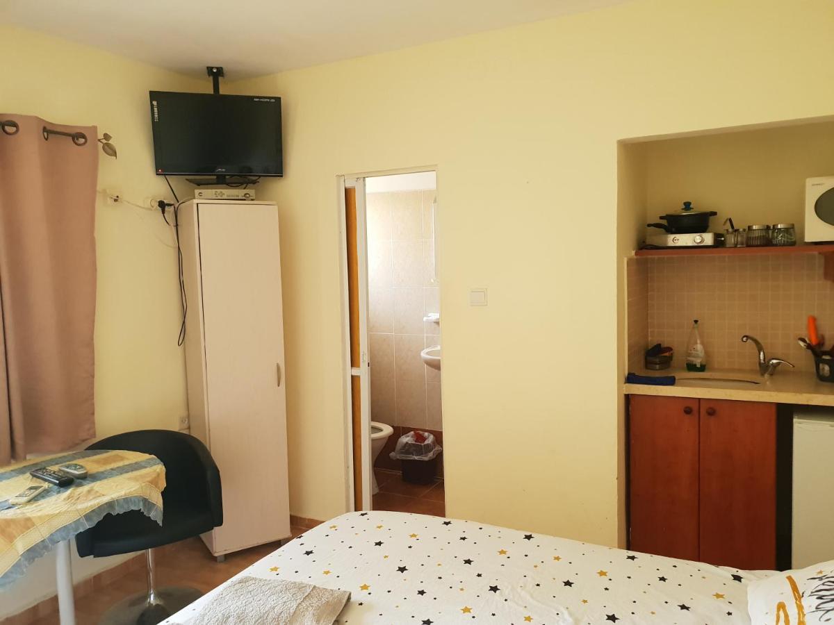 Naama Rooms For Rent Neve Zohar Exterior photo