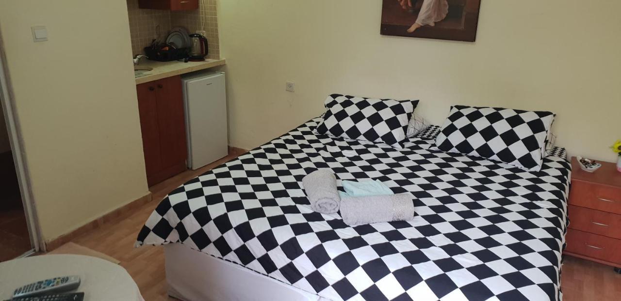 Naama Rooms For Rent Neve Zohar Exterior photo